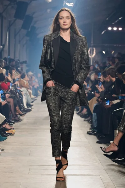 Look 25
